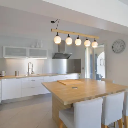 Pretty Terraced House With Garden Level In