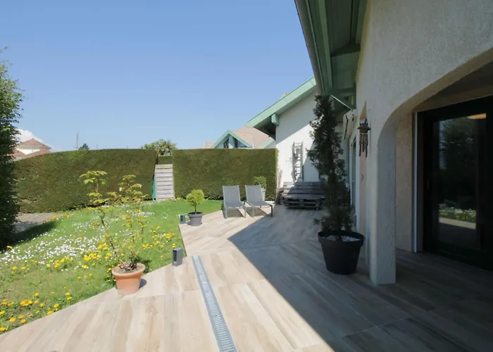 Pretty Terraced House With Garden Level In Vakantiehuis Aix-les-Bains