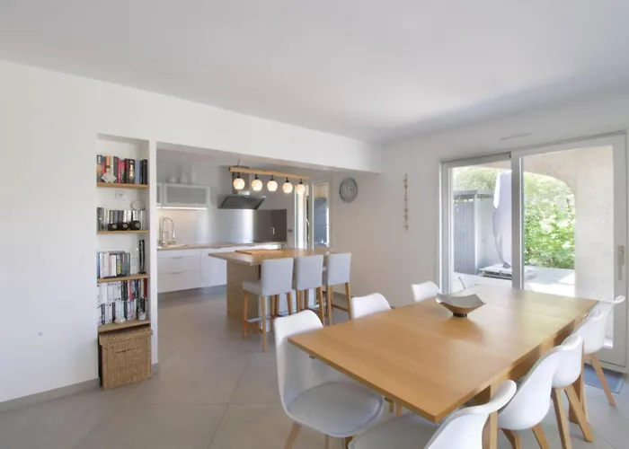 Pretty Terraced House With Garden Level In * Aix-les-Bains