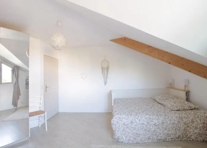 Pretty Terraced House With Garden Level In Vakantiehuis Aix-les-Bains