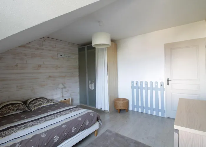 Pretty Terraced House With Garden Level In *