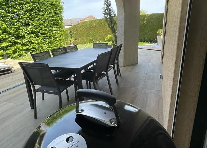 Pretty Terraced House With Garden Level In Vakantiehuis Aix-les-Bains