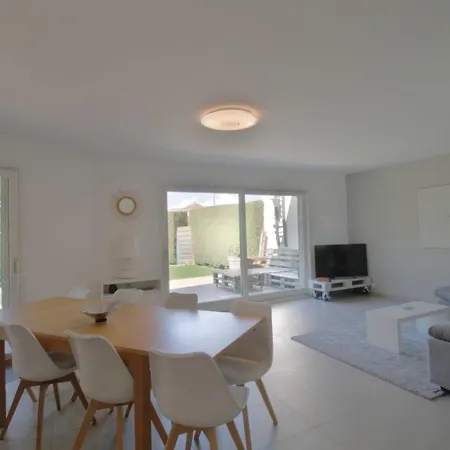 Pretty Terraced House With Garden Level In