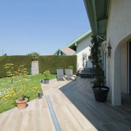 Pretty Terraced House With Garden Level In Semesterbostad Aix-les-Bains