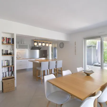 Pretty Terraced House With Garden Level In Casa vacanze *