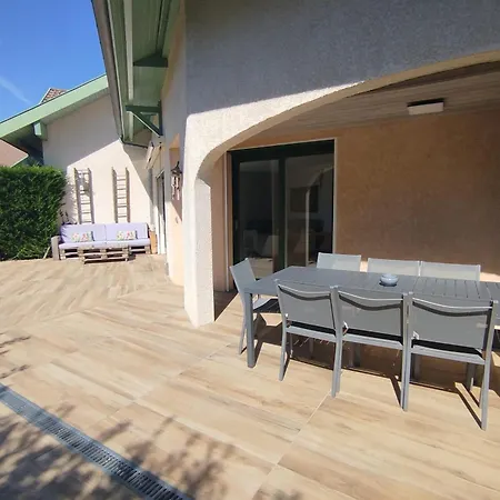Pretty Terraced House With Garden Level In *