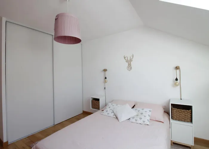 Pretty Terraced House With Garden Level In