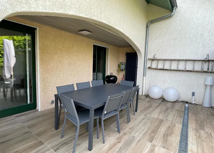 Pretty Terraced House With Garden Level In Casa vacanze