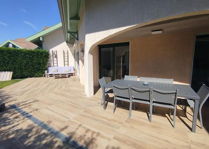 Pretty Terraced House With Garden Level In *