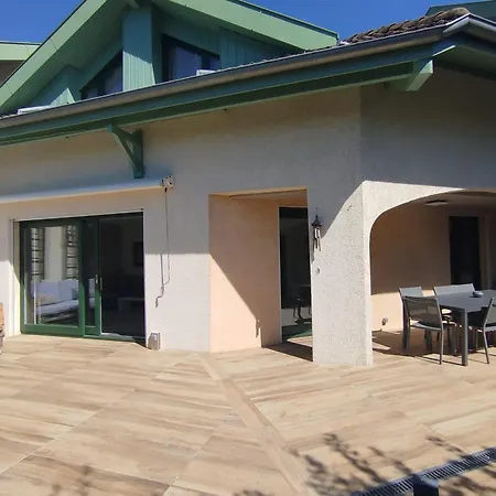 Holiday home Pretty Terraced House With Garden Level And Garage *